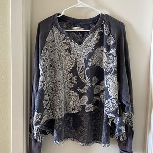 We the free.  Long sleeve cropped tunic sz small